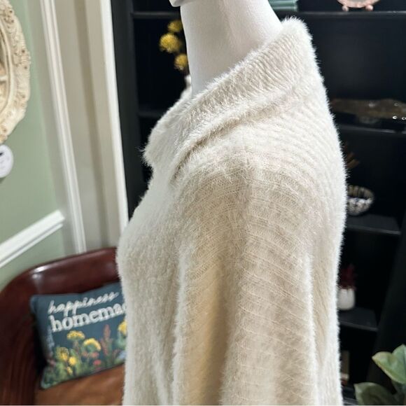 TopShop White Fuzzy Sweater Size M - Picture 5 of 11